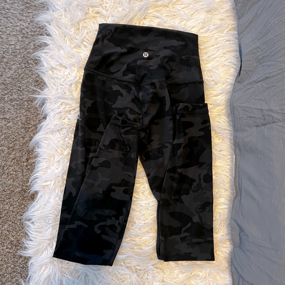 Lululemon aligns camo print